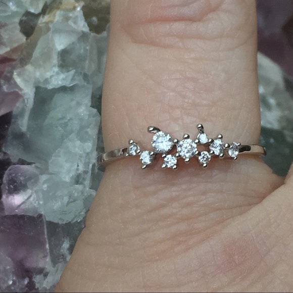 Jewelry - Dainty White Sapphire Ring. Size 6
